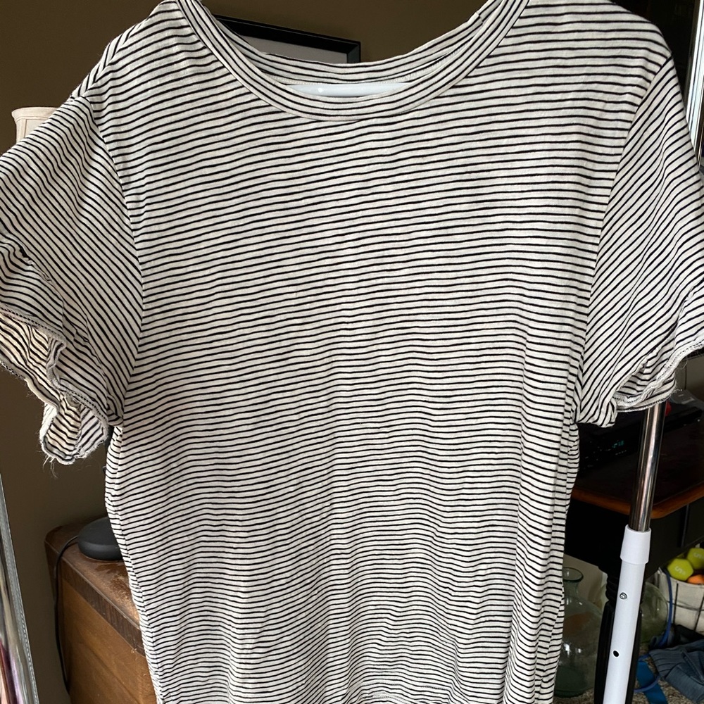 Old Navy T shirt